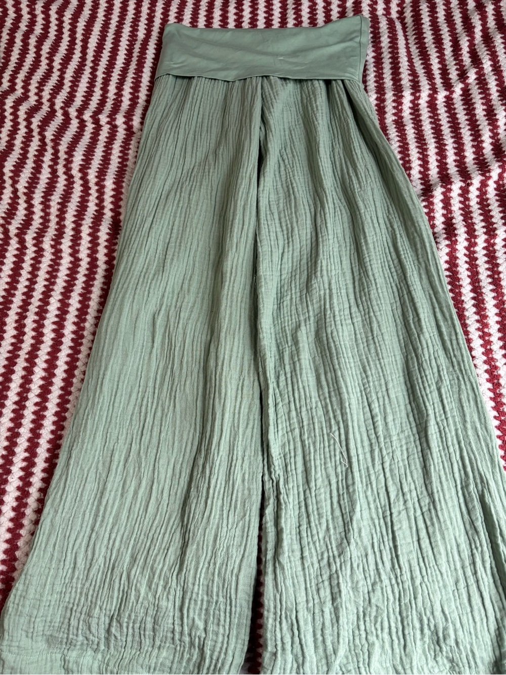 Aeropostale Wide Leg Pants in Sage Green